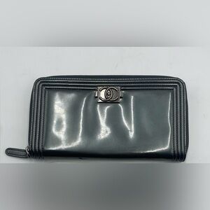 AUTHENTIC Chanel Boy Patent Leather Wallet-zipper